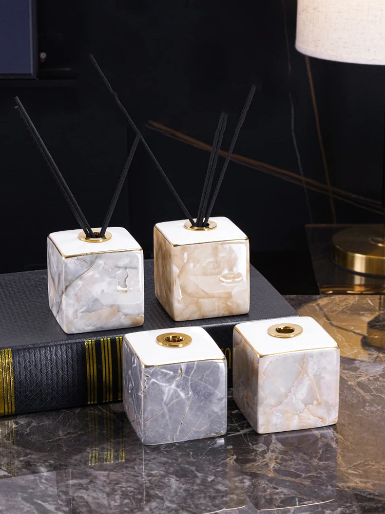 Home Essentials Bathroom Storage - ヨーロッパ製の大理石模様のセラミックアロマセラピーボトル、炎のないエッセンシャルオイルディフューザー、バスルーム用のセラミック収納ジャー