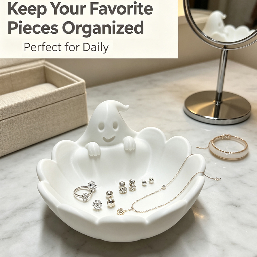 Home Essentials Bathroom Storage - マットホワイトの3Dキュートなゴースト型ジュエリートレイ、ゴーストフェイスのディテール、スカラップ型のエッジ、滑り止めデザイン、ジュエリーディッシュ、リング、イヤリング、ネックレス用の多機能オーガナイザー、小さなジュエリーのディスプレイと収納トレイ、ドレッシングテーブル、ベッドサイドテーブル、玄関、バスルーム、デスクトップの雑貨収納に最適な万能トレイ、北欧ミニマリストスタイル、ソフトマット仕上げ、滑らかでエレガントな質感、毎日のジュ