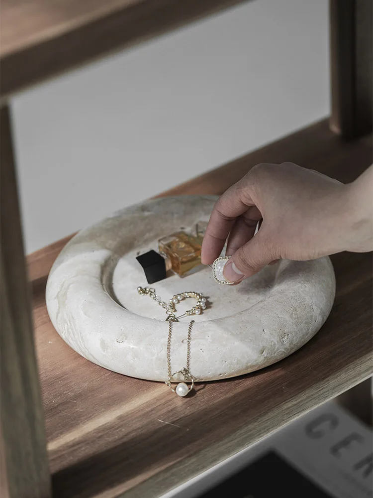 トレンドのベージュトラバーチン製サービングトレイ、家の装飾、 - Home Bathroom Trends のレビューと価格